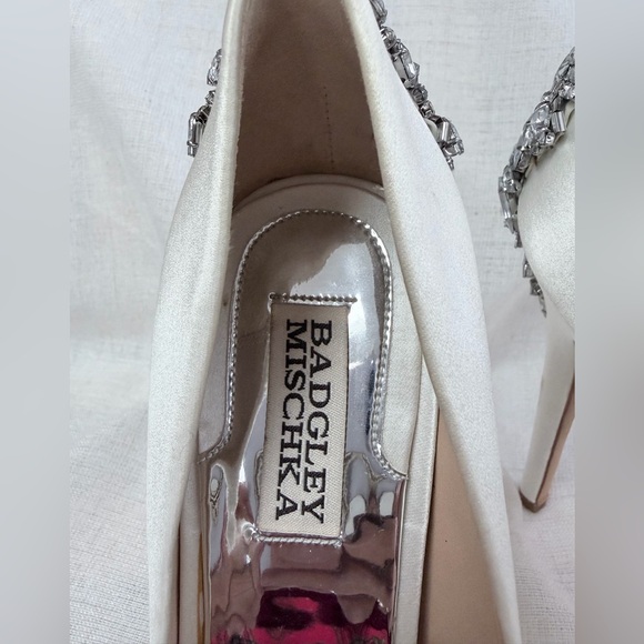 Badgley  Mischka white bridal stiletto,peep-toe shoes,embellished silver heel. - Picture 6 of 9